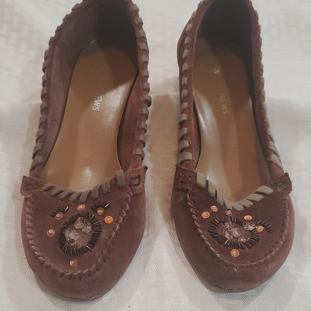 NEW Port News Stylish Brown Embellished Moccasins Kitten Heel - Picture 11 of 13